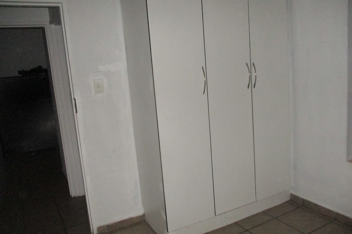 "2-Bed Apartment for sale in Central Kempton Park" - Photo 5