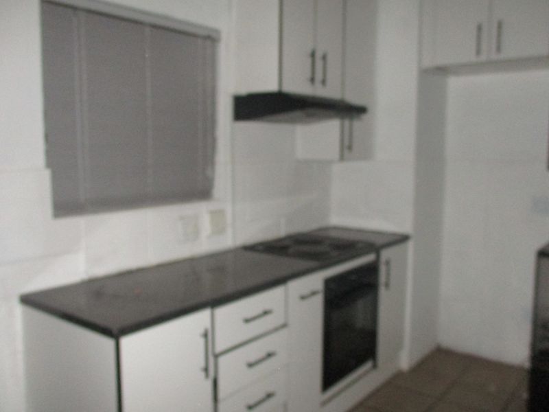 "2-Bed Apartment for sale in Central Kempton Park" - Photo 3