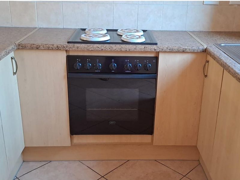 2 Bedroom Charming Retirement village in the heart of Montana - Photo 9