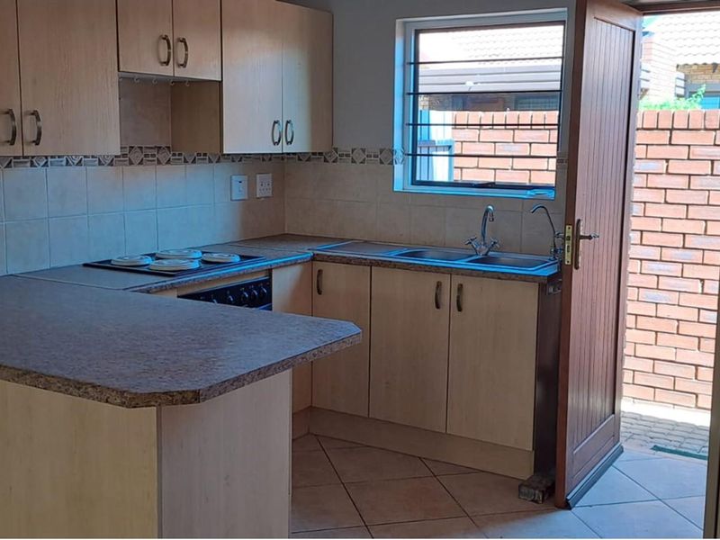 2 Bedroom Charming Retirement village in the heart of Montana - Photo 7