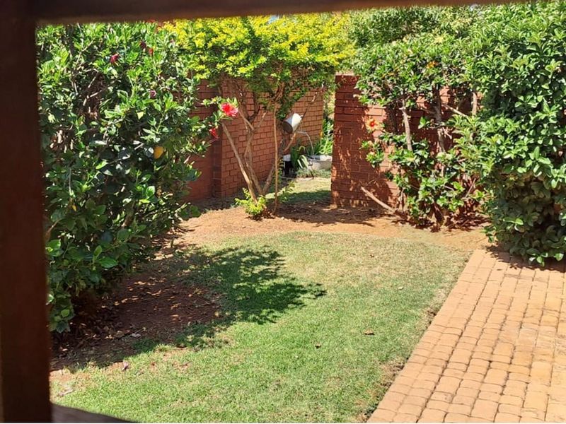 2 Bedroom Charming Retirement village in the heart of Montana - Photo 4