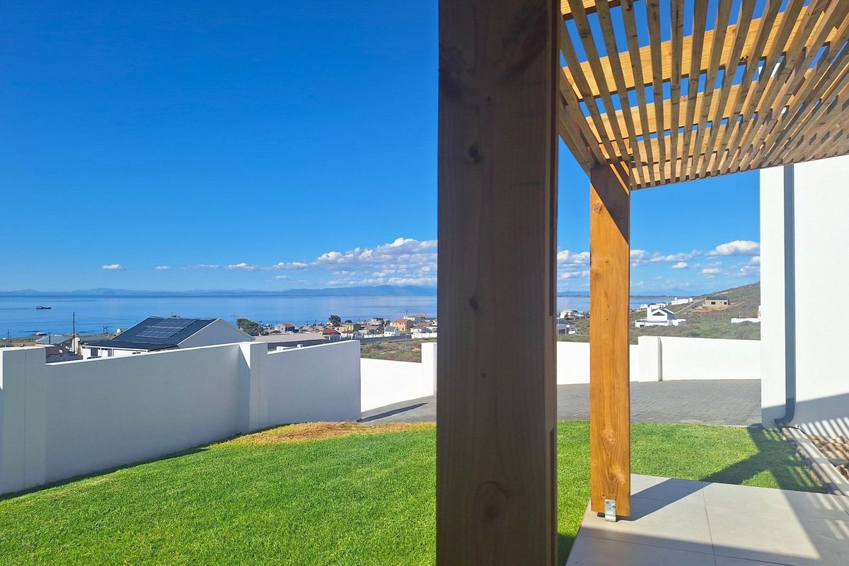 Modern Beach-Style Home with Breathtaking Sea Views - Completion Imminent! - Photo 2