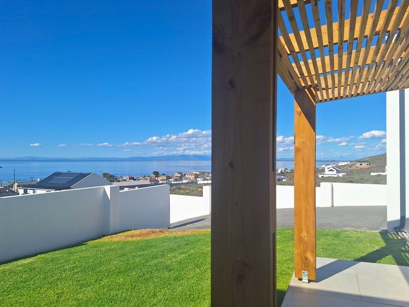 Modern Beach-Style Home with Breathtaking Sea Views - Completion Imminent! - Photo 2