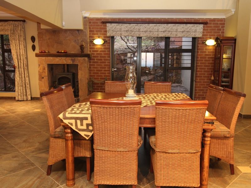 Thaba Moriri - 5 Bedroom Bushveld Elegance with spectacular views - PET FRIENDLY - Photo 4
