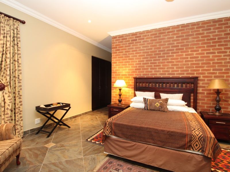 Thaba Moriri - 5 Bedroom Bushveld Elegance with spectacular views - PET FRIENDLY - Photo 9