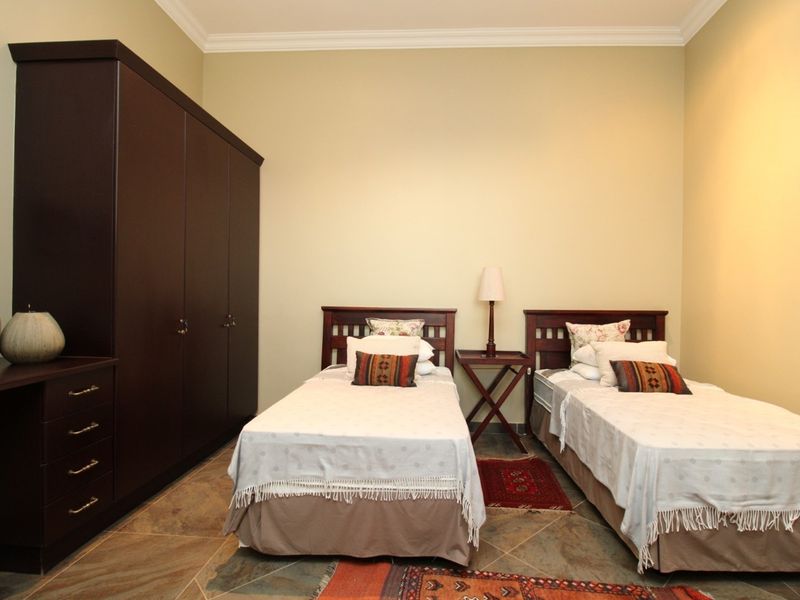 Thaba Moriri - 5 Bedroom Bushveld Elegance with spectacular views - PET FRIENDLY - Photo 7