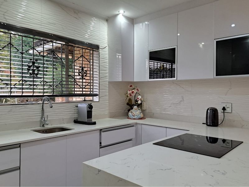 CHASE VALLEY STUNNER! - Photo 7