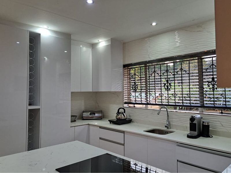 CHASE VALLEY STUNNER! - Photo 6