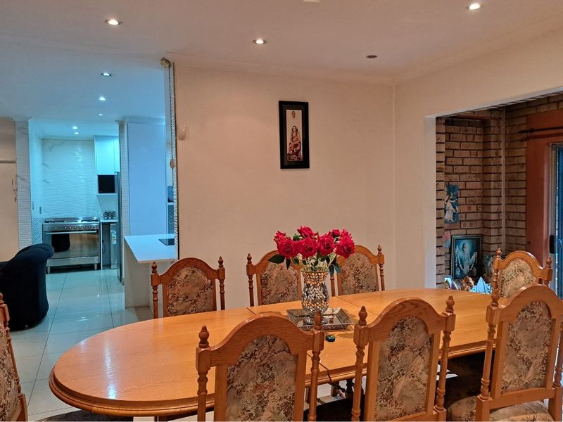 CHASE VALLEY STUNNER! - Photo 3