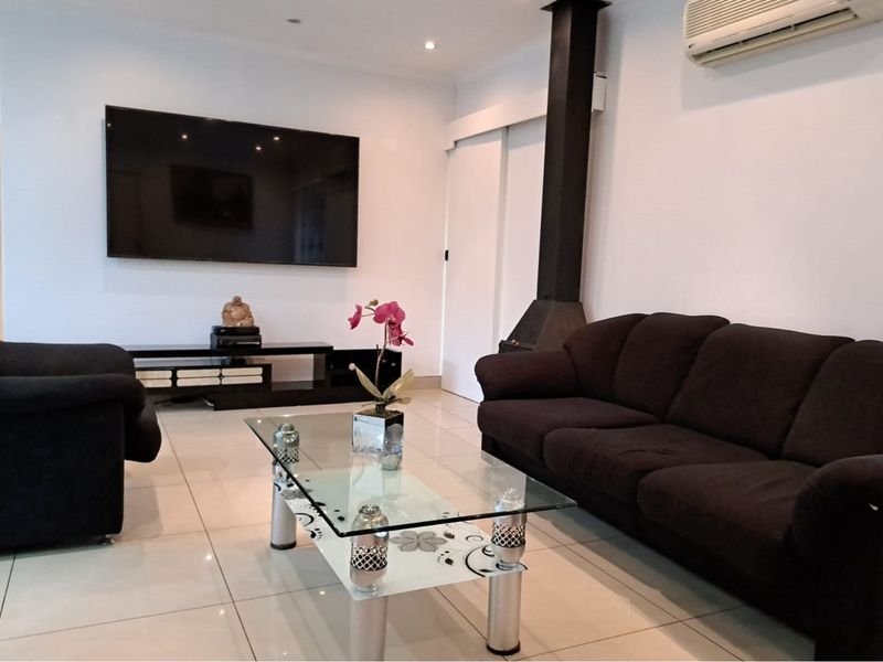 CHASE VALLEY STUNNER! - Photo 4