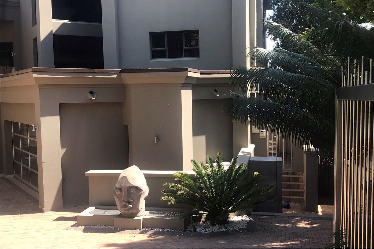 Magnificent 7 Bedroom Mansion, Woodhill Golf Estate Price Reduced - Photo 5