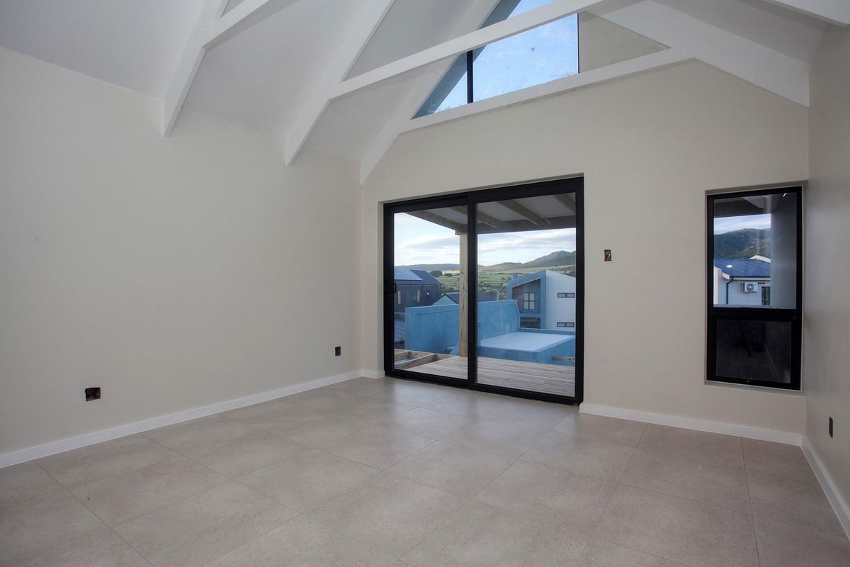 Priced to Sell: 3-Bedroom Home with Endless Potential - Photo 2