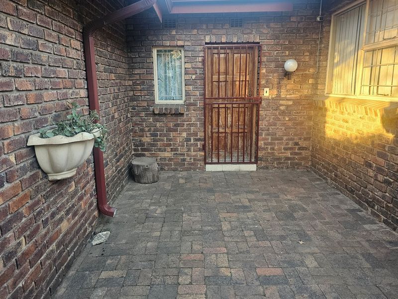 Spacious 4-Bedroom Family Home with Pool and Entertainment Area - Del judor ext 2 - Photo 3