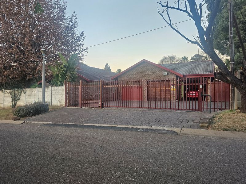 🌟 Spacious 4-Bedroom Family Home with Pool & Entertainment Area - Del judor ext 2 - Photo 2