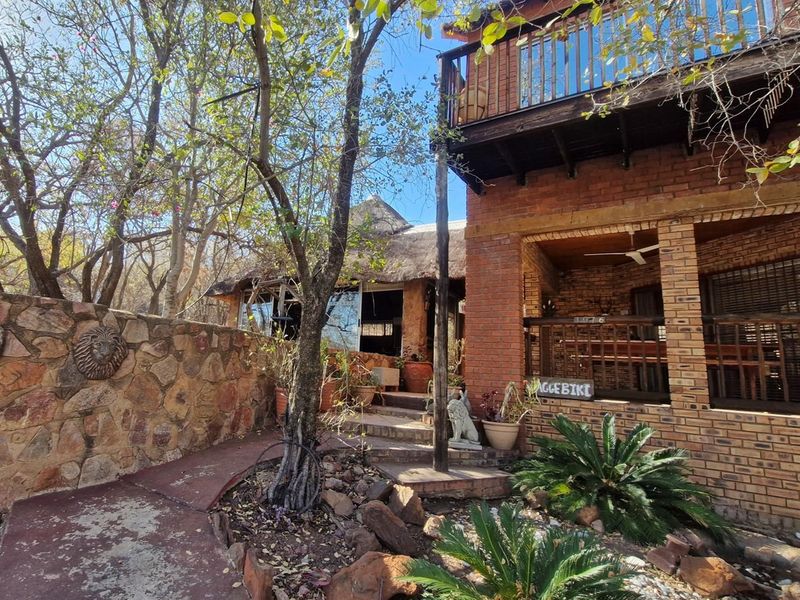 OUTDOORS ENTERTAINMENT AREA - 3 BEDROOM HOUSE - Photo 4