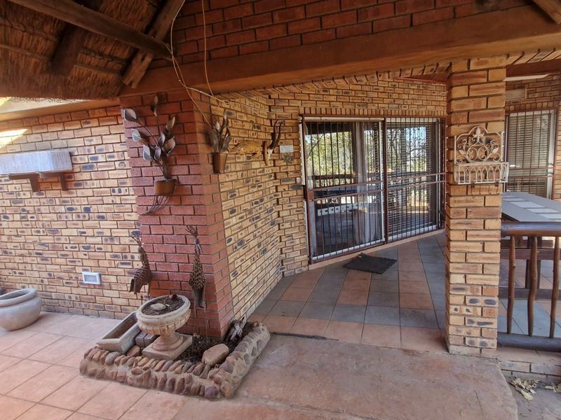 OUTDOORS ENTERTAINMENT AREA - 3 BEDROOM HOUSE - Photo 6