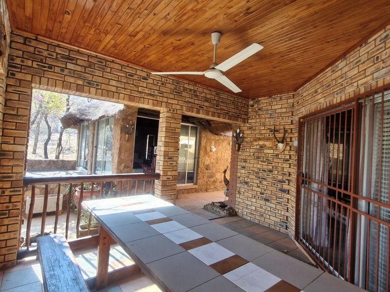 OUTDOORS ENTERTAINMENT AREA - 3 BEDROOM HOUSE - Photo 7