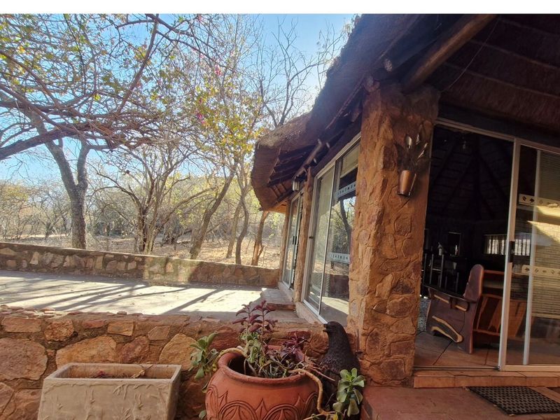 OUTDOORS ENTERTAINMENT AREA - 3 BEDROOM HOUSE - Photo 5