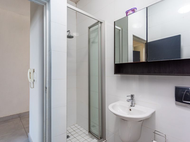 Stylish 1-Bed in Gardens, Cape Town For Sale! - Photo 10