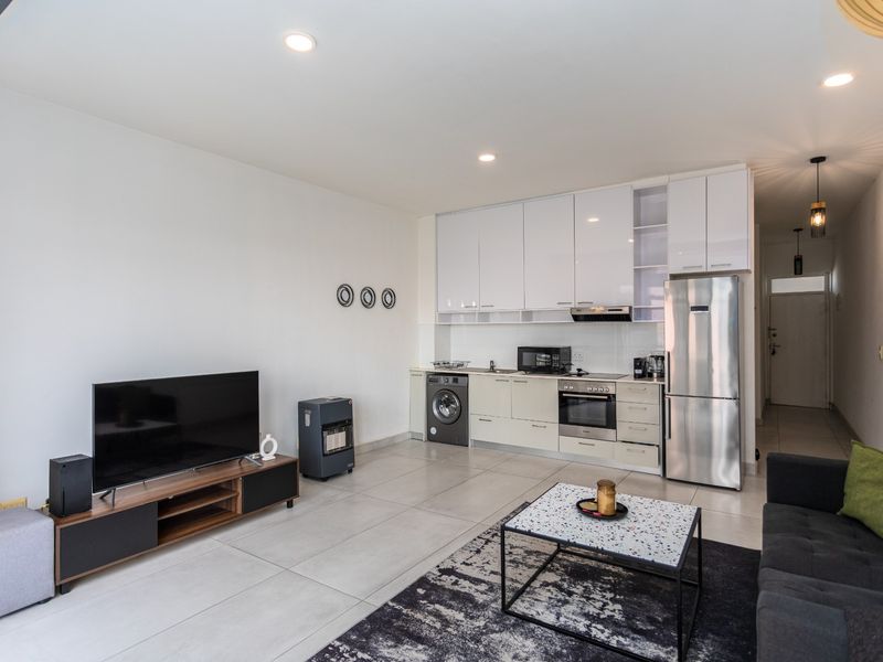 Stylish 1-Bed in Gardens, Cape Town For Sale! - Photo 3