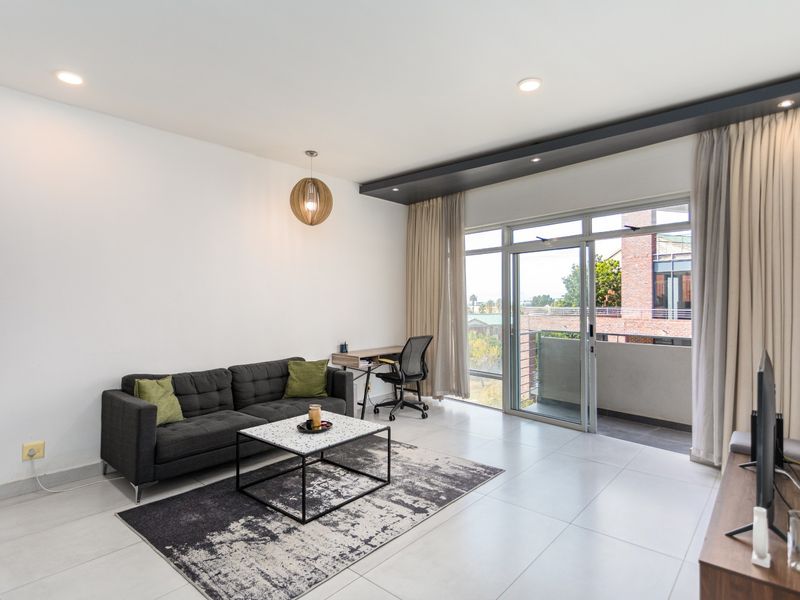 Stylish 1-Bed in Gardens, Cape Town For Sale! - Photo 4