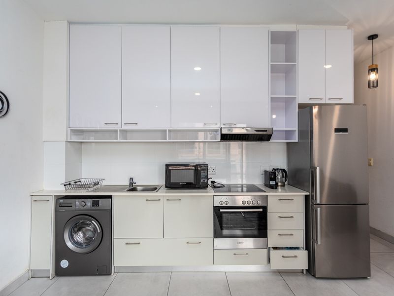 Stylish 1-Bed in Gardens, Cape Town For Sale! - Photo 5