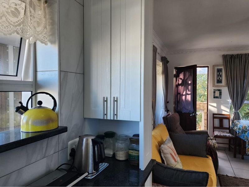 Marina Martinique Apartment with Sea Views Pool Access walking distance to beach - Photo 9