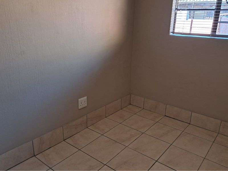 Charming 3-Bedroom Garden Flat for Rent - R8,250 | Doornpoort - Photo 10