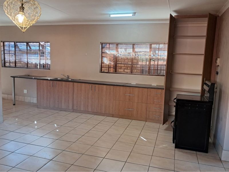 Charming 3-Bedroom Garden Flat for Rent - R8,250 | Doornpoort - Photo 4