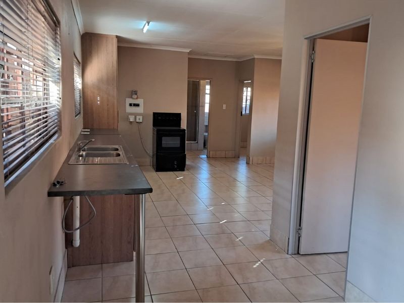 Charming 3-Bedroom Garden Flat for Rent - R8,250 | Doornpoort - Photo 2