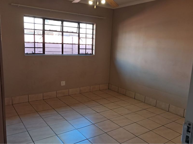 Charming 3-Bedroom Garden Flat for Rent - R8,250 | Doornpoort - Photo 5