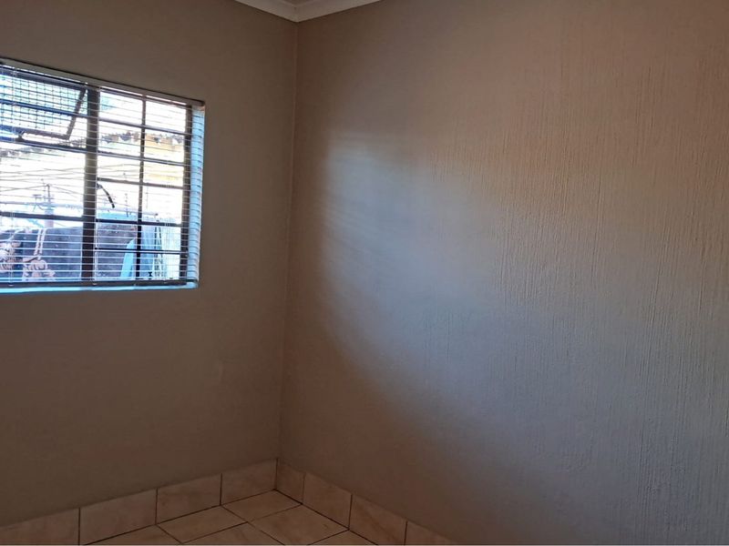 Charming 3-Bedroom Garden Flat for Rent - R8,250 | Doornpoort - Photo 9