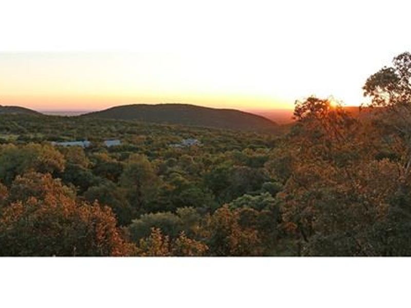 Thaba Moriri - South Africa - South facing vacant stand with spectacular mountain and springbuck fla - Photo 5