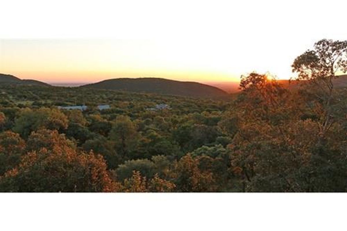 Thaba Moriri - South Africa - South facing vacant stand with spectacular mountain and springbuck fla - Photo 5