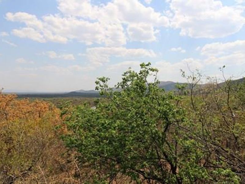 Thaba Moriri - South Africa - South facing vacant stand with spectacular mountain and springbuck fla - Photo 2