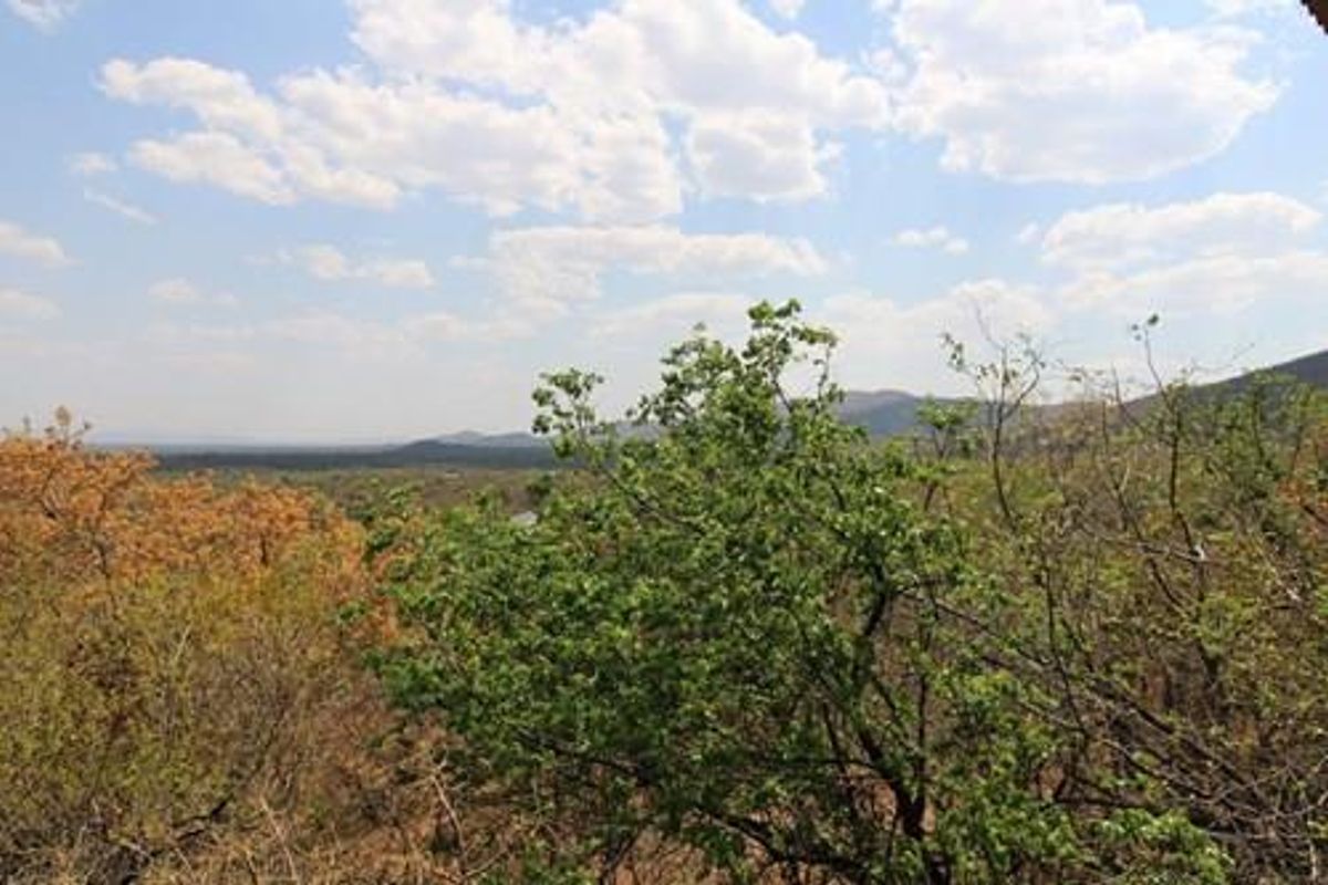Thaba Moriri - South Africa - South facing vacant stand with spectacular mountain and springbuck fla - Photo 2