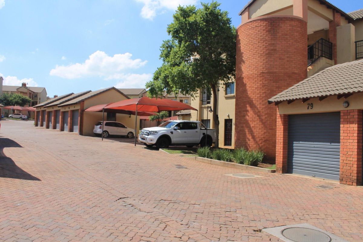 Two Bedroom Apartment For Sale - Photo 2