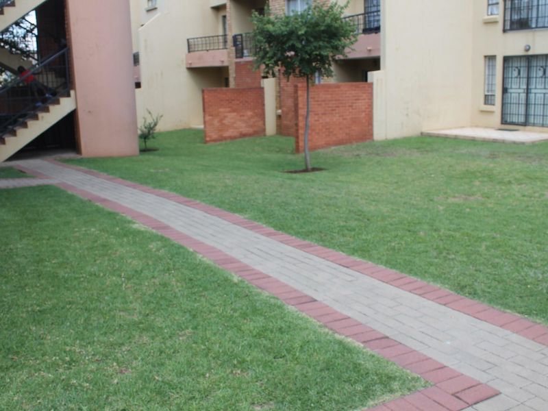 Two Bedroom Apartment For Sale - Photo 4