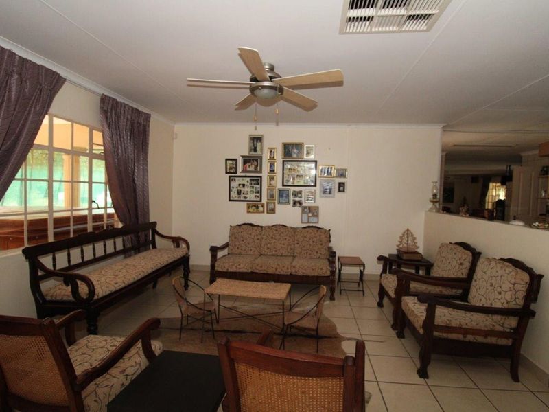 21 ha Farm near Bela-Bela with spectacular mountain views and spacious 3 bedroom manor house - Photo 5