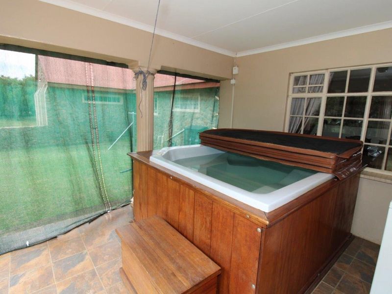 21 ha Farm near Bela-Bela with spectacular mountain views and spacious 3 bedroom manor house - Photo 3