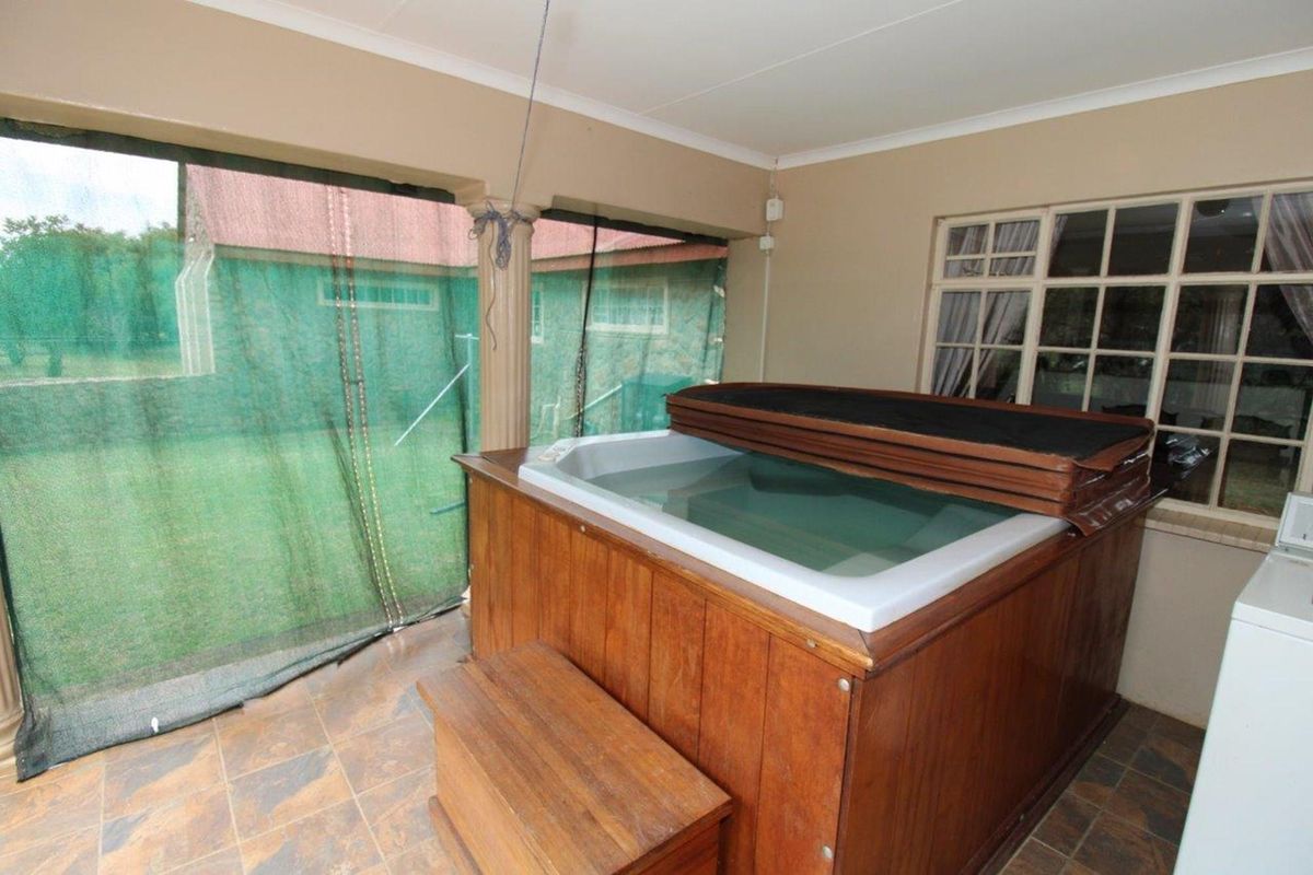 21 ha Farm near Bela-Bela with spectacular mountain views and spacious 3 bedroom manor house - Photo 3