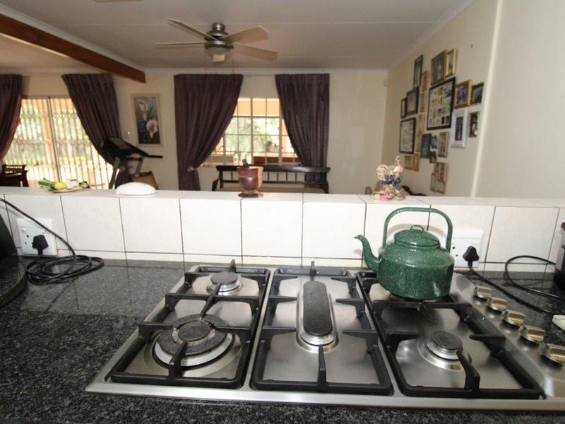 21 ha Farm near Bela-Bela with spectacular mountain views and spacious 3 bedroom manor house - Photo 10