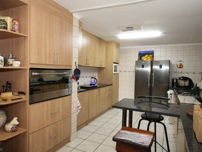 21 ha Farm near Bela-Bela with spectacular mountain views and spacious 3 bedroom manor house - Photo 8