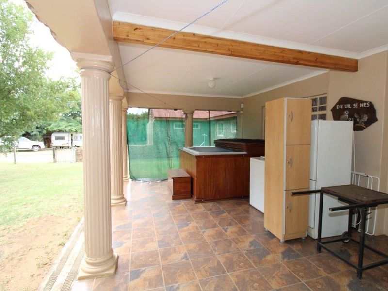 21 ha Farm near Bela-Bela with spectacular mountain views and spacious 3 bedroom manor house - Photo 4