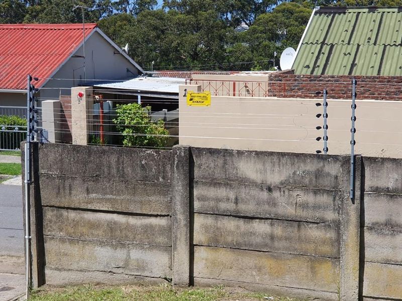 Lovely 3-bedroom home with original wooden floors in living areas and newly renovated kitchen. - Photo 9