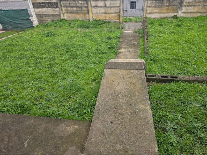 Lovely 3-bedroom home with original wooden floors in living areas and newly renovated kitchen. - Photo 4