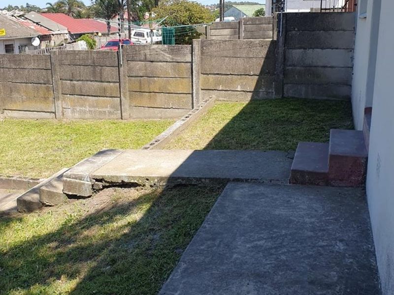 Lovely 3-bedroom home with original wooden floors in living areas and newly renovated kitchen. - Photo 3