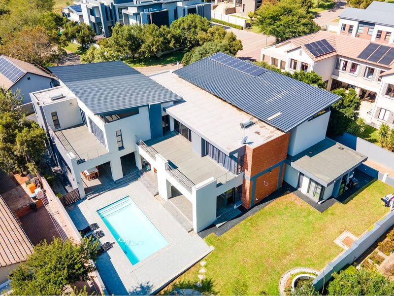 5-Bedroom Luxury Home with pool  in Copperleaf Golf Estate with Prime Fairway Views - Photo 3