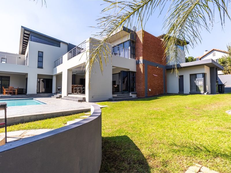 5-Bedroom Luxury Home with pool  in Copperleaf Golf Estate with Prime Fairway Views - Photo 7