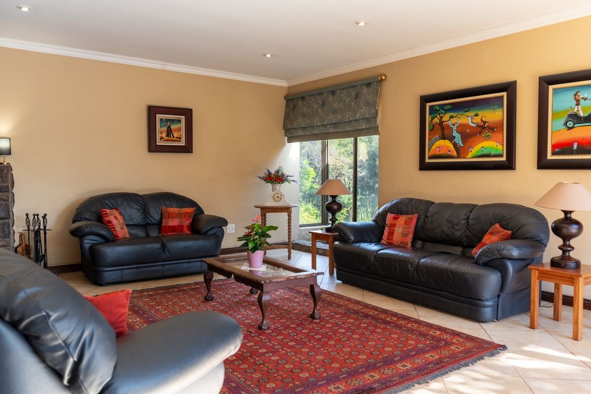 Spacious Family Home in Mooikloof Equestrian Estate - Photo 5